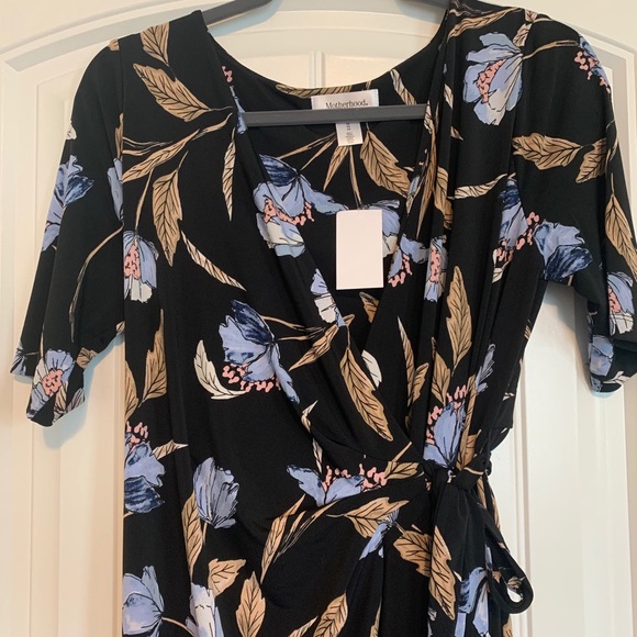 Motherhood Maternity Leaf Printed Wrap Dress NWT - Picture 4 of 11